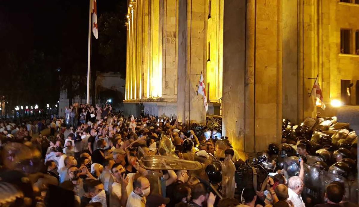 Журналістка втратила око під час антиросійських протестів у Грузії: фото, відео 18+ Журналістка втратила око під час антиросійських протестів у Грузії: фото, відео 18+