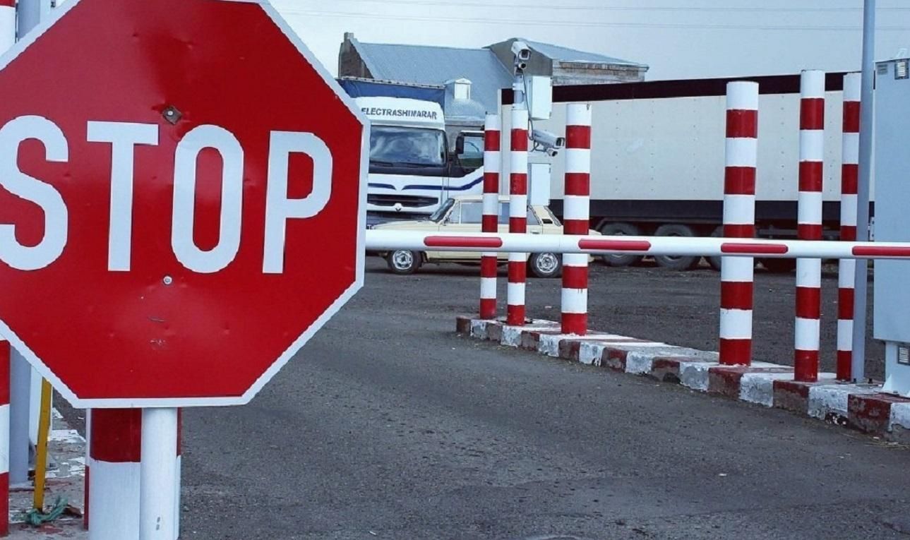 Прославляли оккупантов: пограничники запретили въезд в Украину двум ирландцам – фото Прославляли оккупантов: пограничники запретили въезд в Украину двум ирландцам – фото