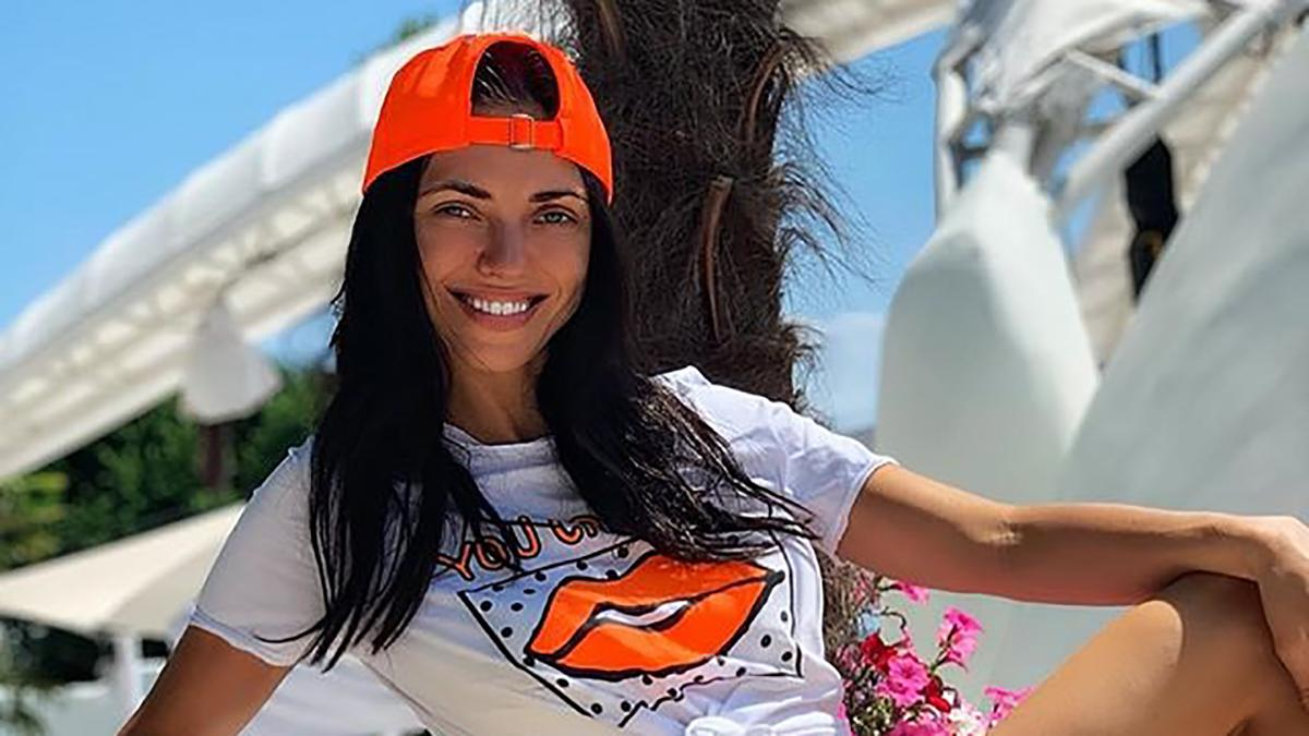 Идеальный пресс и яркое бикини: Вика из "НеАнгелов" опровергла слухи о беременности