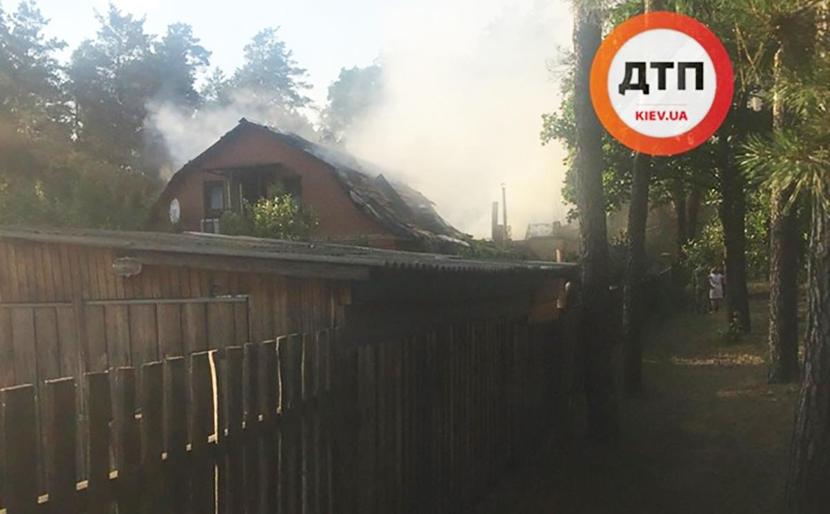 Сгорел дом под Киевом, где снимали сериал "Сваты": фото