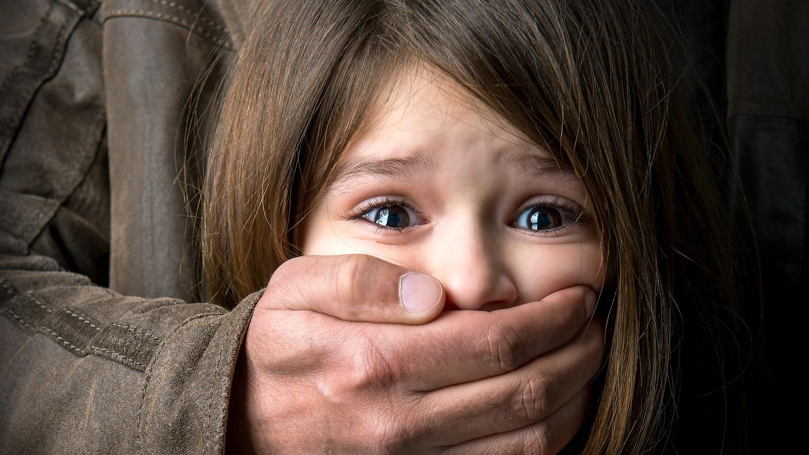 У Запоріжжі зґвалтували 12-річну дитину в під'їзді: зловмисника затримали