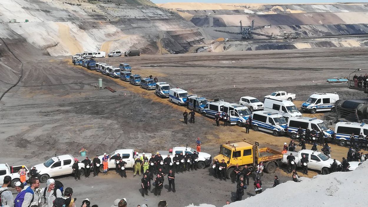 Штурм угольной шахты в Германии, есть пострадавшие: красноречивые фото и видео Штурм угольной шахты в Германии, есть пострадавшие: красноречивые фото и видео