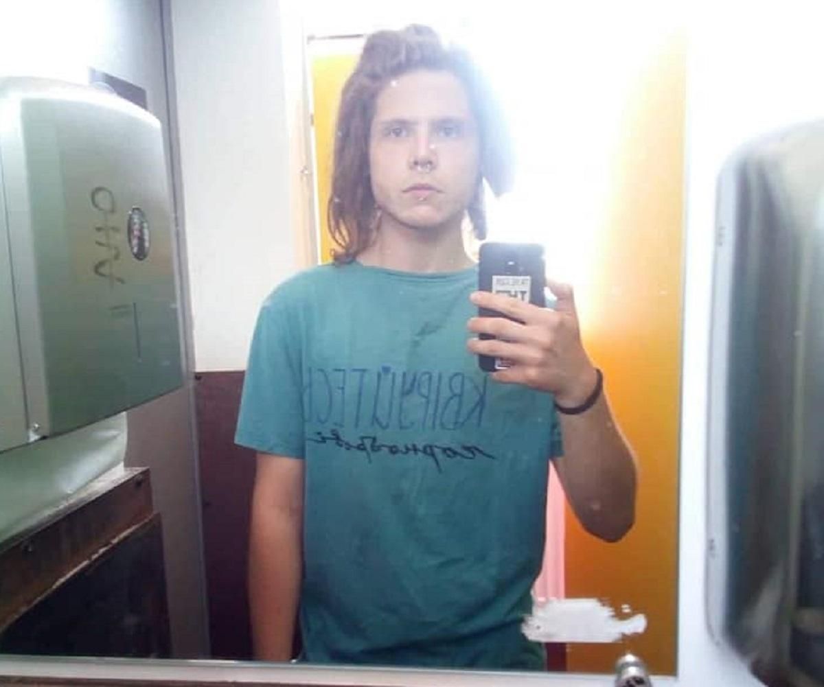 Били ногами и кричали "пид*расы", – в Киеве напали на участника Марша равенства Били ногами и кричали "пид*расы", – в Киеве напали на участника Марша равенства