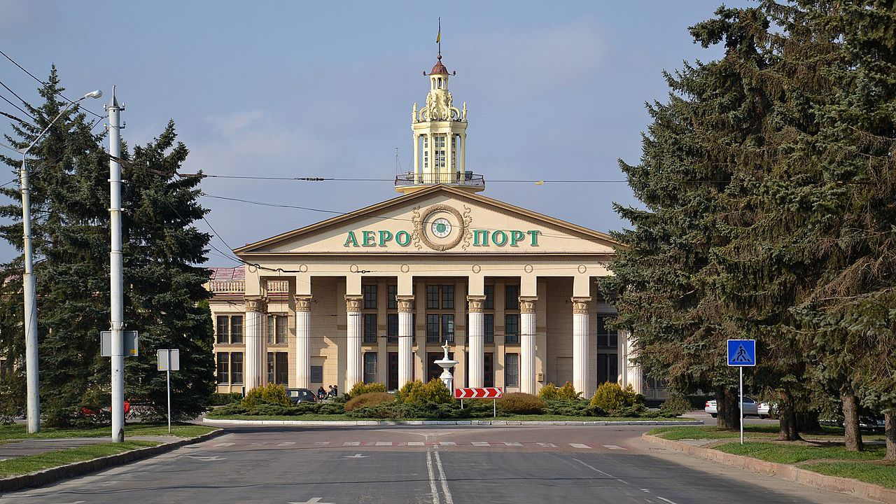 Аэропорт во Львове возобновил работу старого терминала