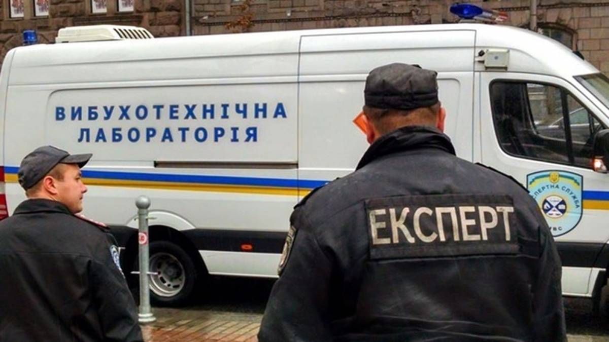 У Києві "мінували" всі навчальні заклади, пологові будинки та ТЦ У Києві "мінували" всі навчальні заклади, пологові будинки та ТЦ