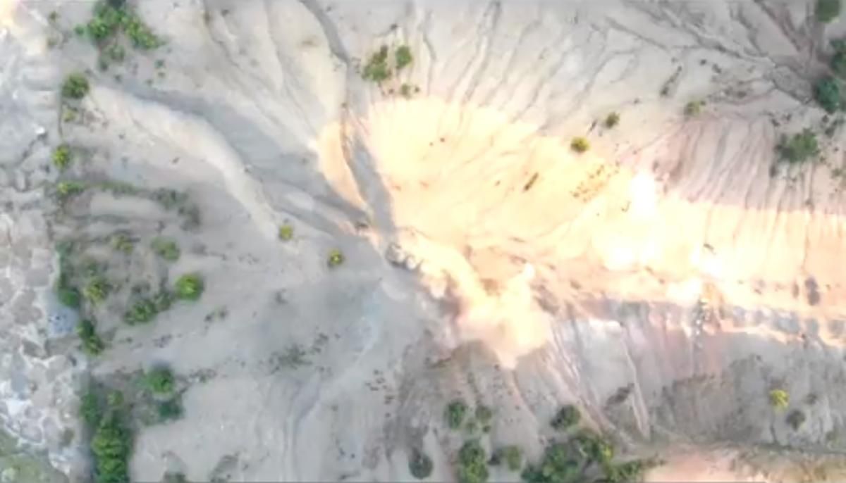 Бійці ЗСУ розгромили ще одну позицію бойовиків на Донбасі: потужне відео Бійці ЗСУ розгромили ще одну позицію бойовиків на Донбасі: потужне відео