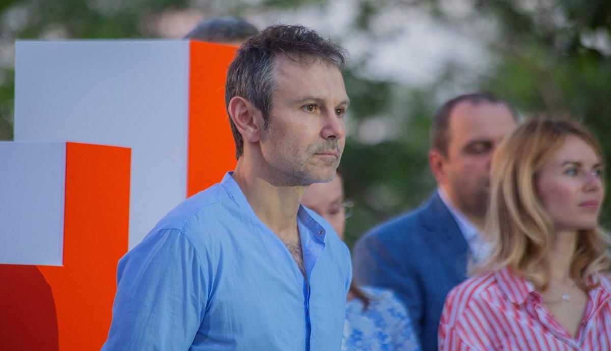 Вакарчук розповів, що буде робити з олігархами і чому ходить на їхні канали Вакарчук розповів, що буде робити з олігархами і чому ходить на їхні канали