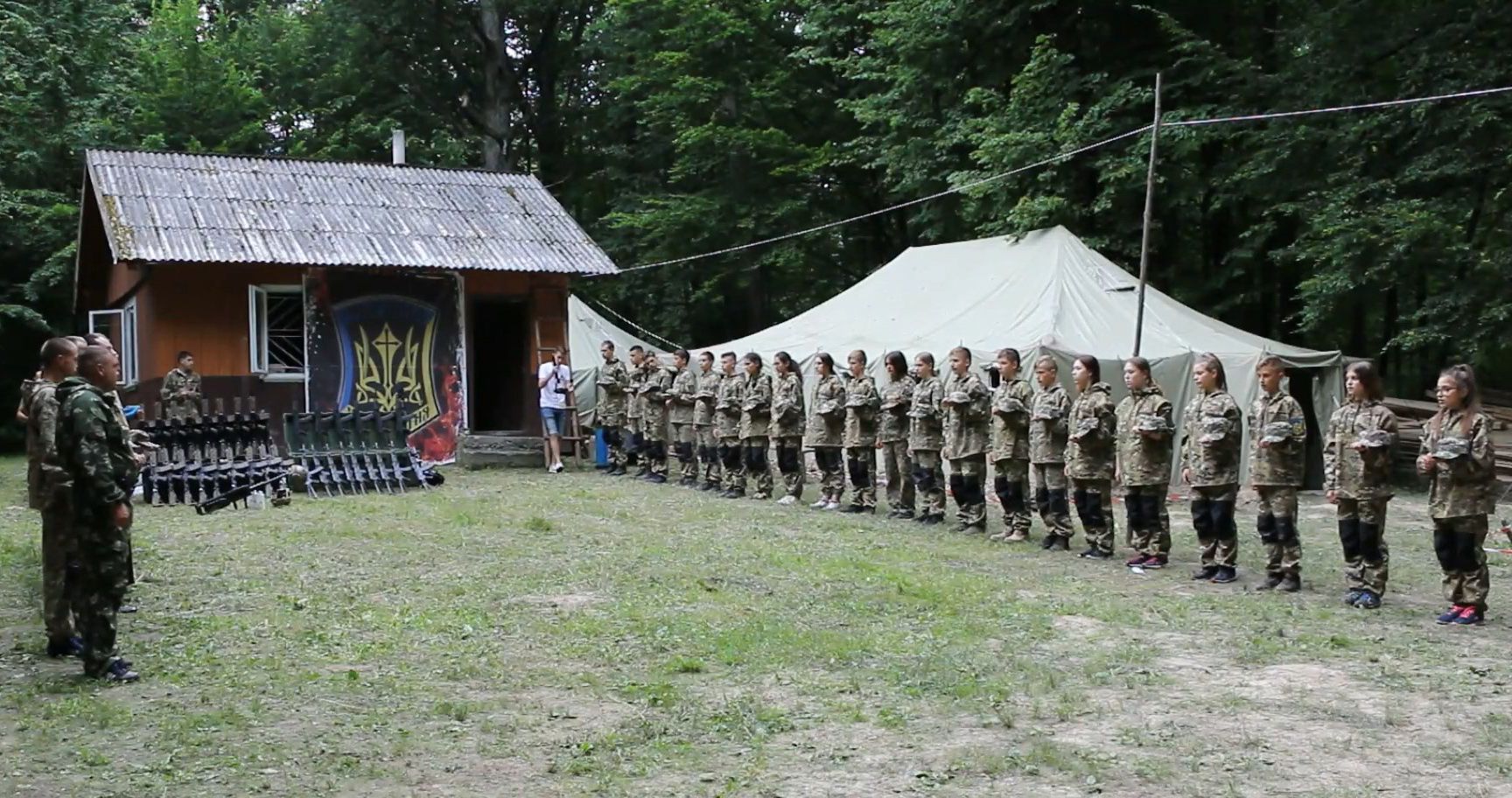 На Прикарпатті триває військово-патріотичний вишкіл для дітей: фото, відео