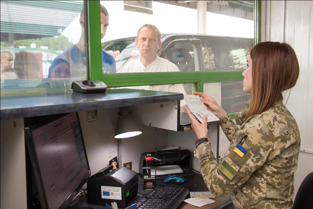 В аеропорту Запоріжжя затримали терориста, якого розшукує "Інтерпол" В аеропорту Запоріжжя затримали терориста, якого розшукує "Інтерпол"