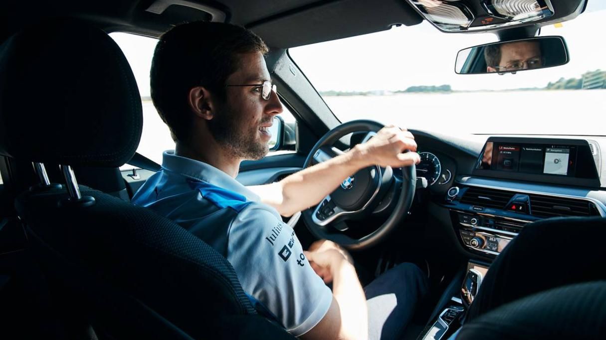 BMW представила "убийцу" Tesla Model S BMW представила "убийцу" Tesla Model S