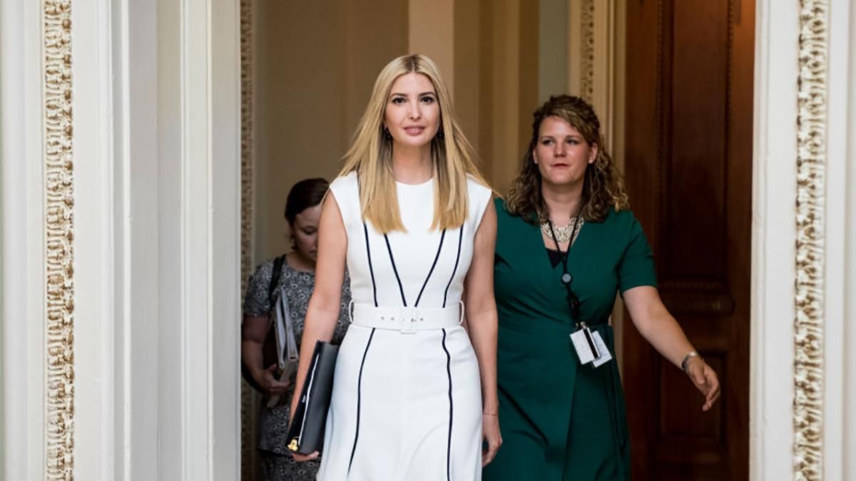 Яке вбрання Іванка Трамп засвітила на зустрічі з сенаторами: промовисті фото