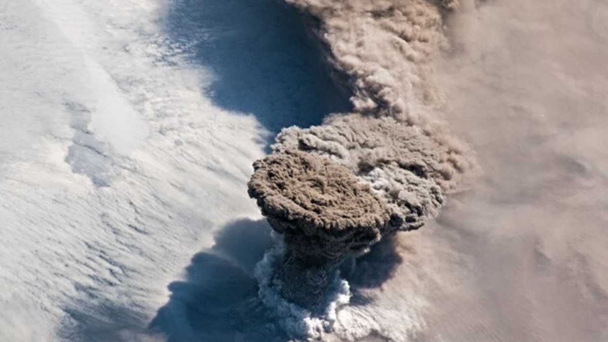 Як виглядає активний вулкан з космосу: астронавти надіслали вражаюче фото