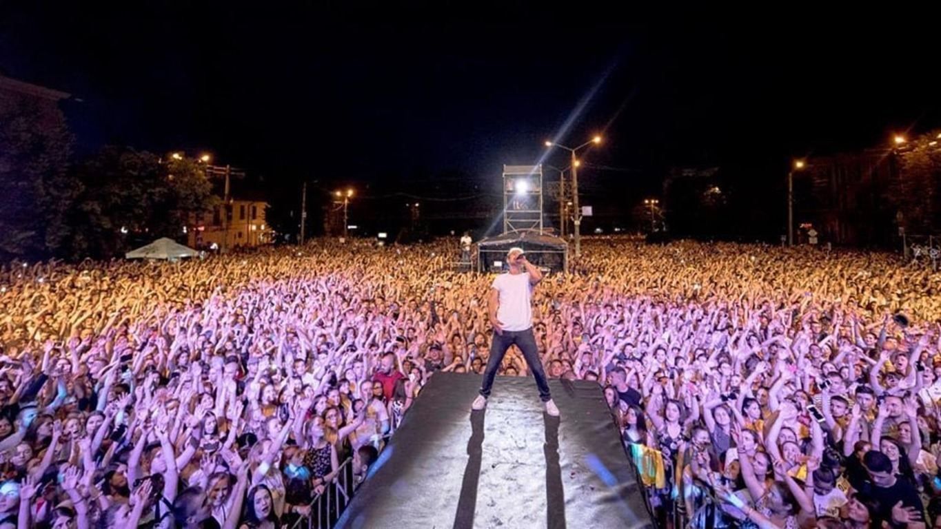 Тур Вакарчука та "Кварталу 95": чи можна вважати підкупом перед виборами Тур Вакарчука та "Кварталу 95": чи можна вважати підкупом перед виборами