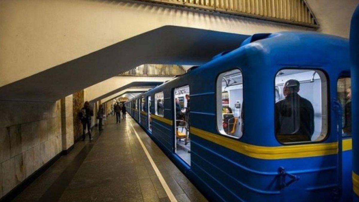 Київське метро без жетонів: які будуть альтернативи оплати Київське метро без жетонів: які будуть альтернативи оплати