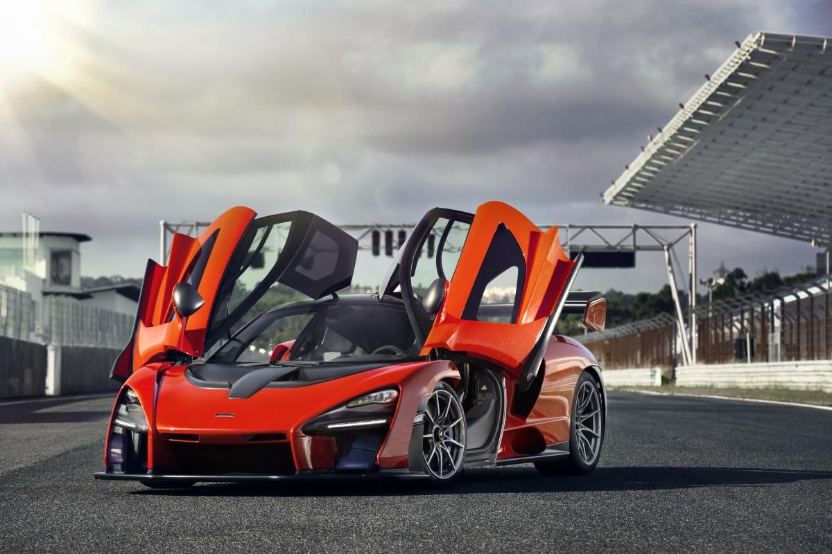 Пляшка води за 7 тисяч доларів: скільки коштують додаткові опції суперкара McLaren Senna Пляшка води за 7 тисяч доларів: скільки коштують додаткові опції суперкара McLaren Senna