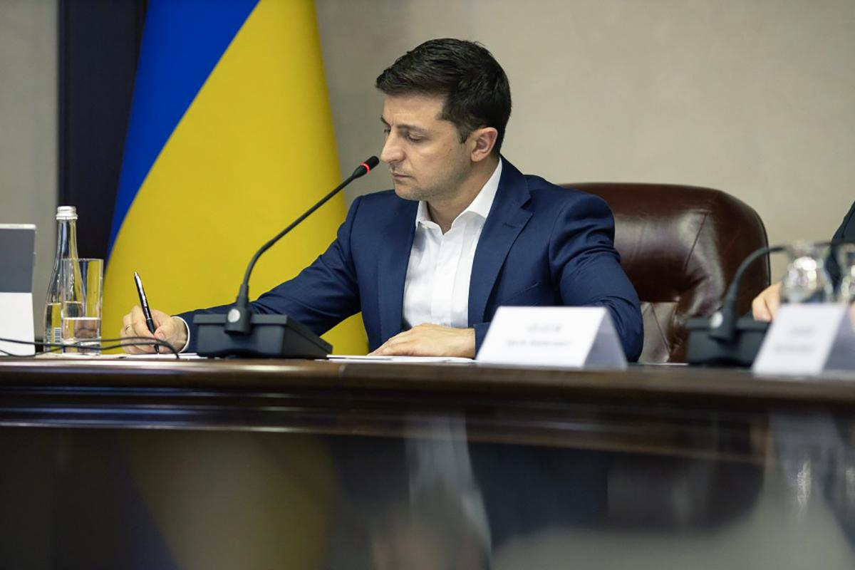 Зеленский дал гражданство 14 иностранцам, которые защищали Украину на Донбассе