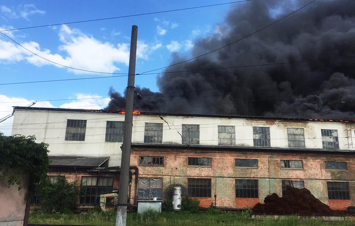 Пожежа у Львові на вокзалі 28 червня 2019 - фото і відео пожежі Пожежа у Львові на вокзалі 28 червня 2019 - фото і відео пожежі