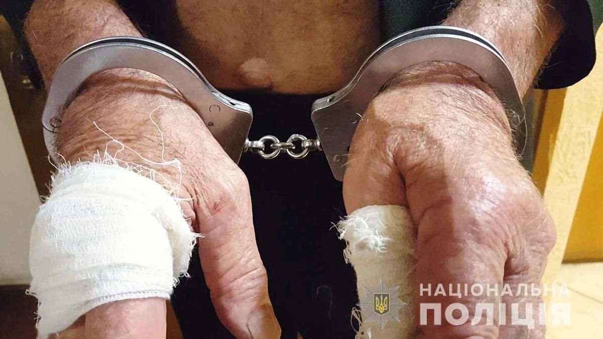 Пенсионер зарезал трех соседей в одесской коммуналке: план вынашивал более года Пенсионер зарезал трех соседей в одесской коммуналке: план вынашивал более года