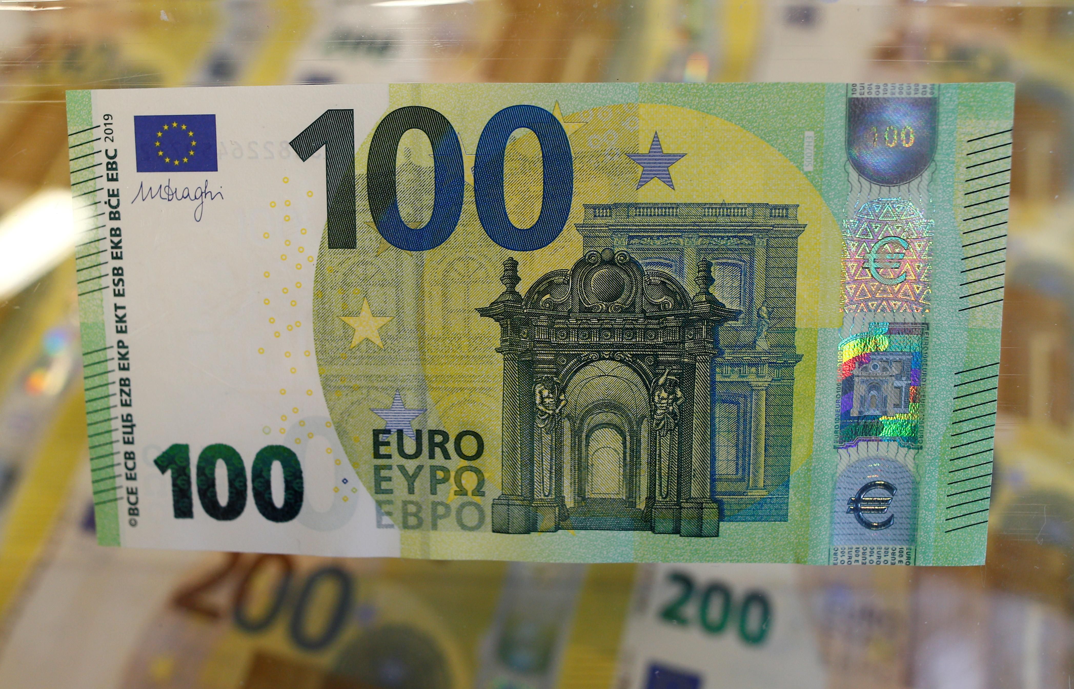 Отныне – 100 евро: с 1 июля меняется налогообложение посылок из-за рубежа