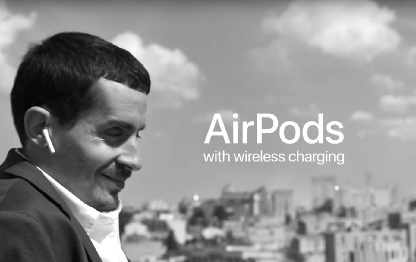Рекламу наушников AirPods сняли в Киеве: видео Рекламу наушников AirPods сняли в Киеве: видео