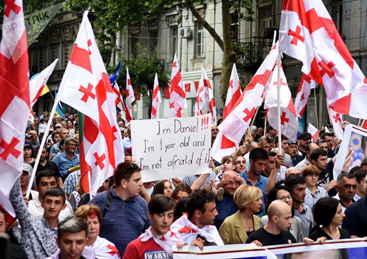 Антироссийские протесты в Грузии: тысячи людей снова вышли на улицы – фото и видео