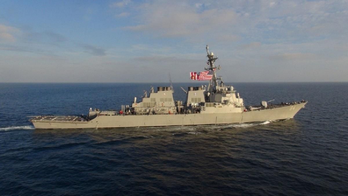 Военный эсминец США USS Carney зашел в Черное море и направляется в Одессу