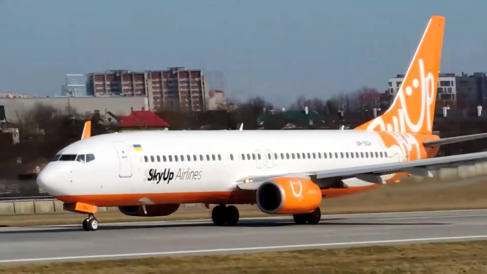 Украинские туристы застряли в аэропорту Италии: детали Украинские туристы застряли в аэропорту Италии: детали