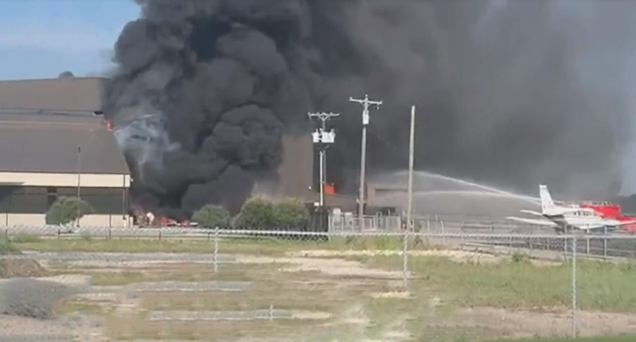 В Техасе разбился самолет сразу возле аэропорта, никто не выжил: видео