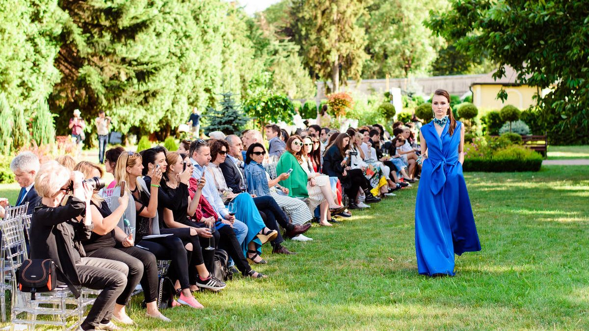 Выступление участницы "Голос страны" и трембиты: как прошел показ коллекции Оксаны Караванской