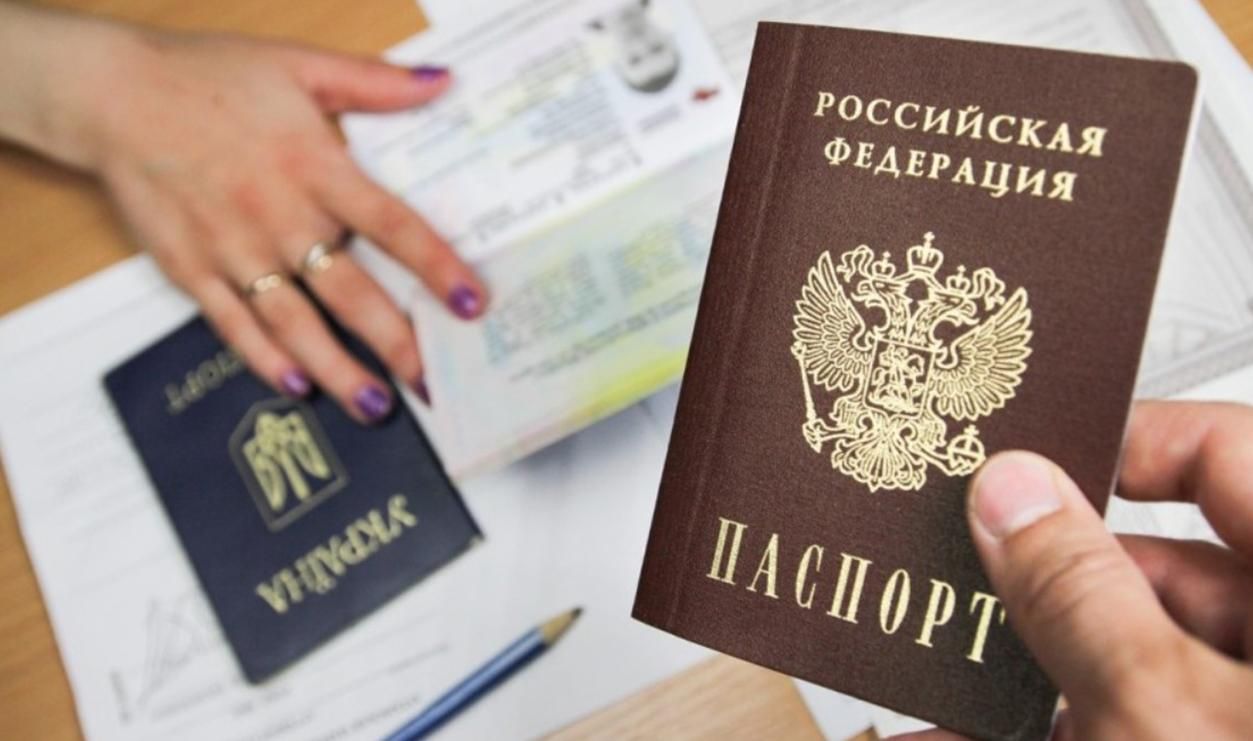 Российские паспорта на Донбассе: сколько людей уже их получили и чем это грозит Украине