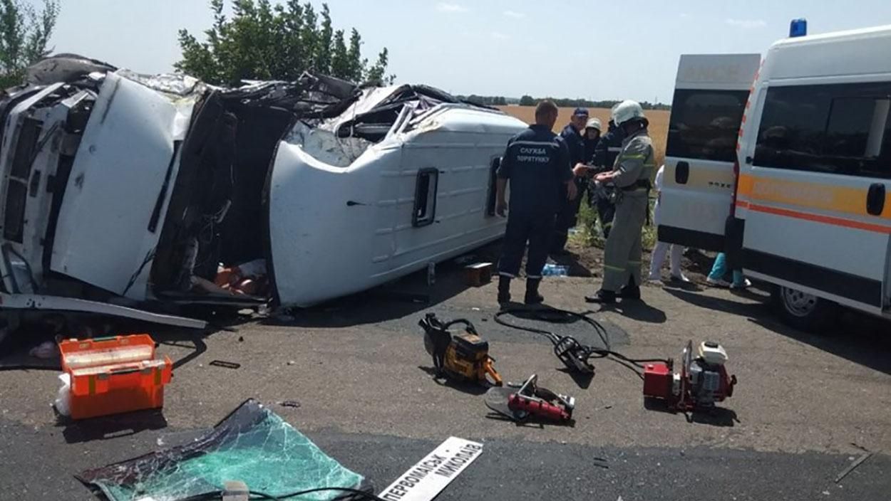 Жуткое ДТП на Николаевщине, есть погибшая и много пострадавших: фото