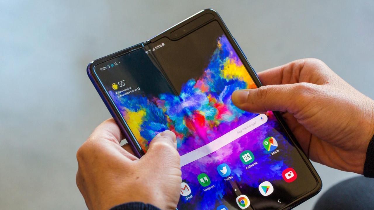 Поспішиш – людей насмішиш: чому смартфон Samsung  Galaxy Fold досі не надійшов у продаж