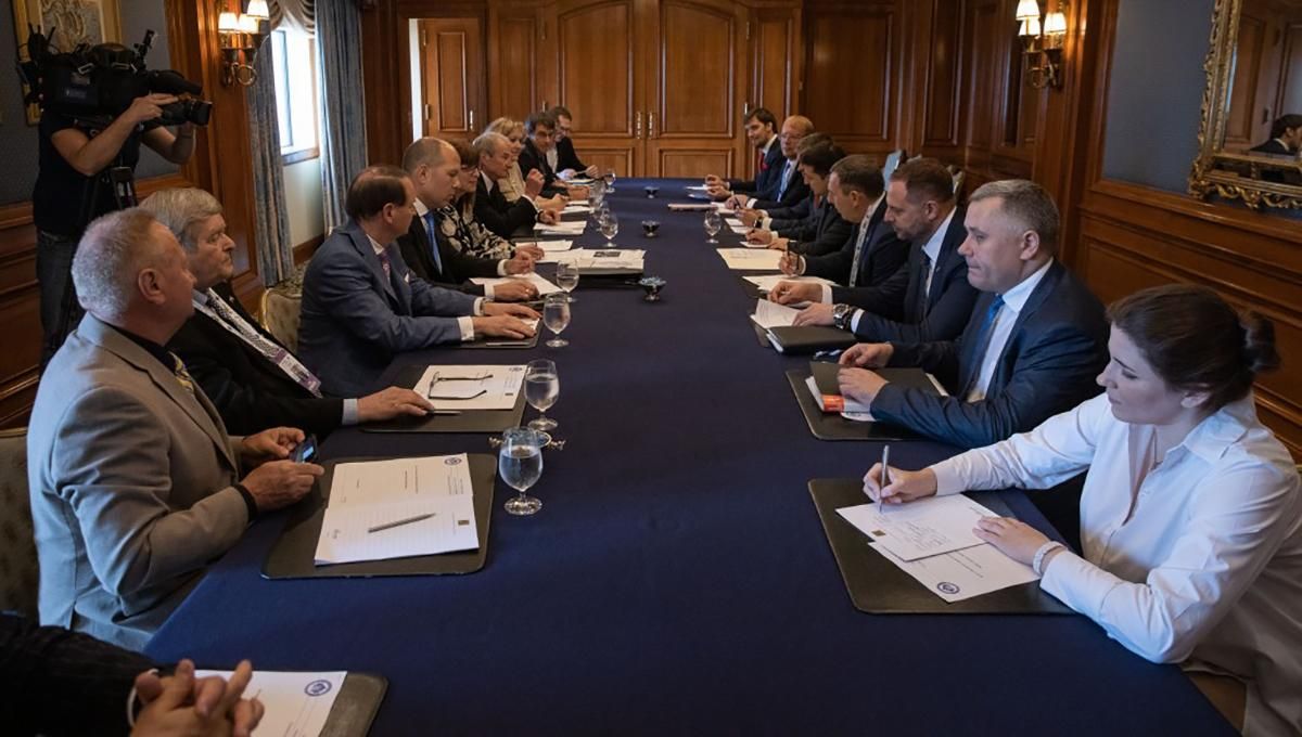 Я захищатиму нашу мову, – Зеленський дав кілька обіцянок українцям у Канаді Я захищатиму нашу мову, – Зеленський дав кілька обіцянок українцям у Канаді