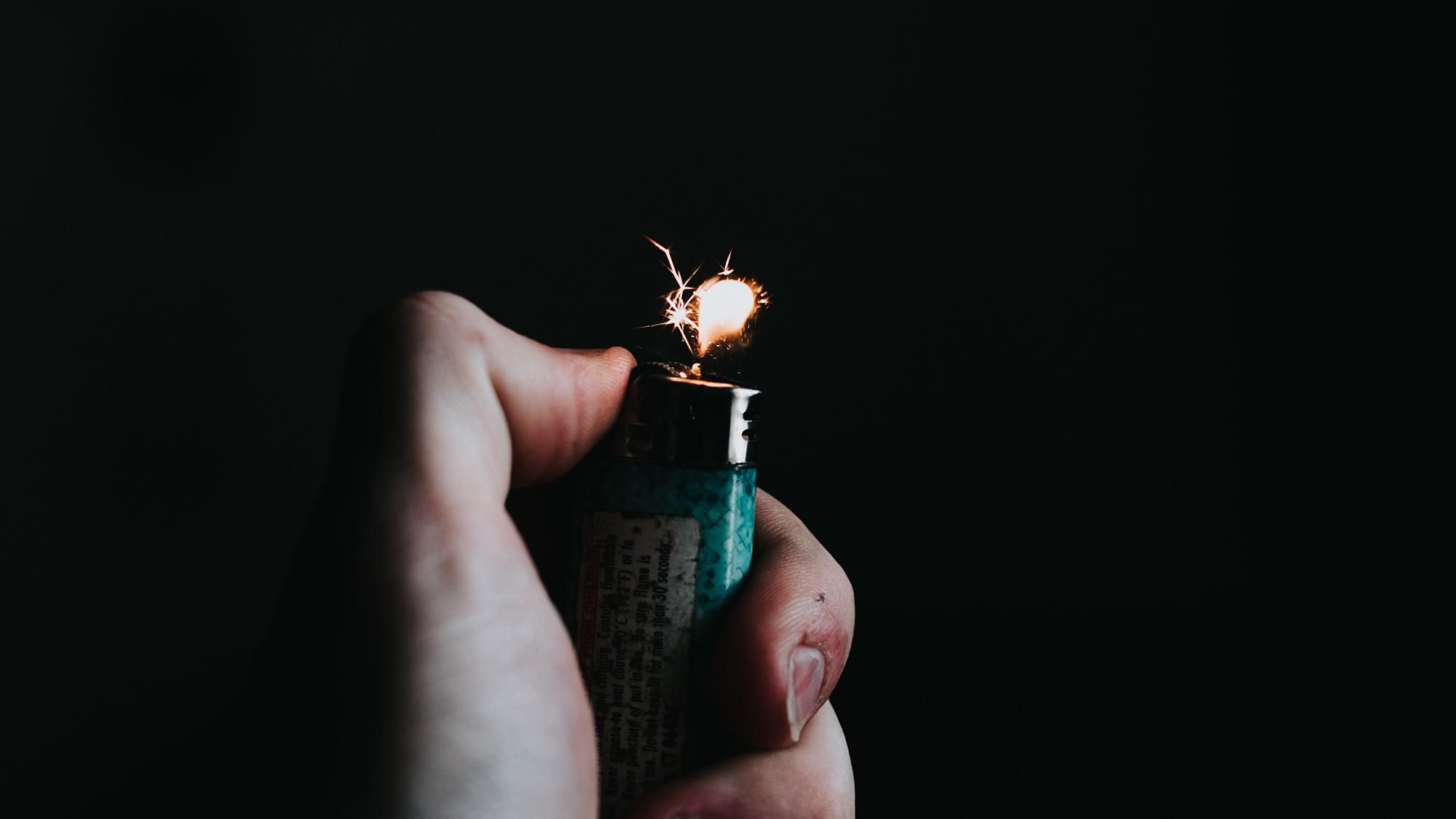 Россиянка пыталась поджечь башню мобильной связи из-за ее вреда: детали Россиянка пыталась поджечь башню мобильной связи из-за ее вреда: детали