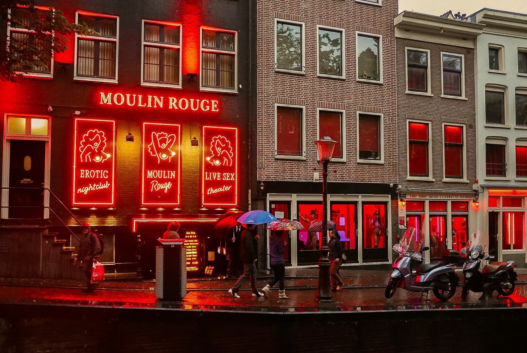 Жорсткі реформи в Амстердамі: чи зникне квартал Червоних ліхтарів