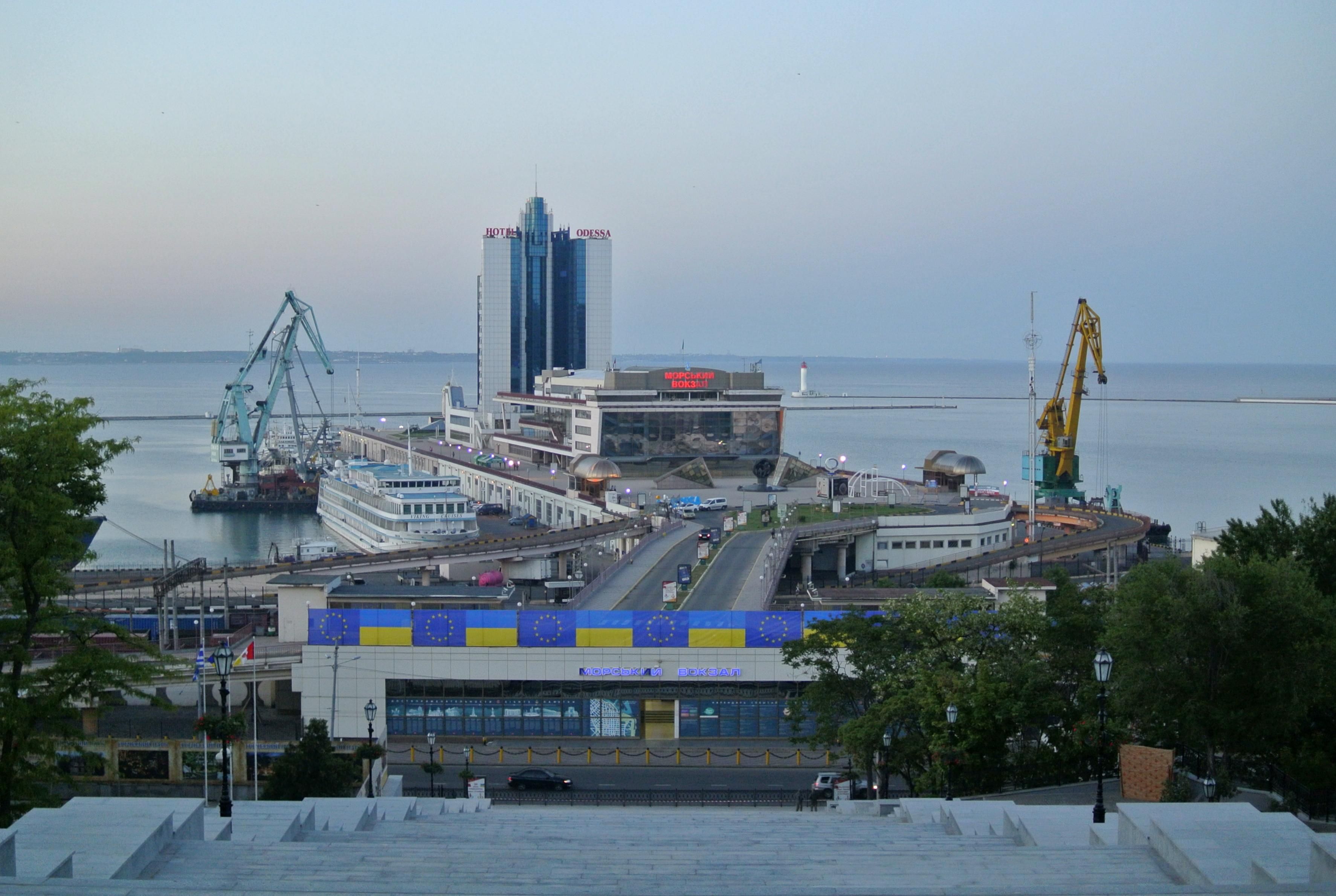 Сі Бриз-2019: російські кораблі "контролюють" судна НАТО та мінування Морвокзалу в Одесі