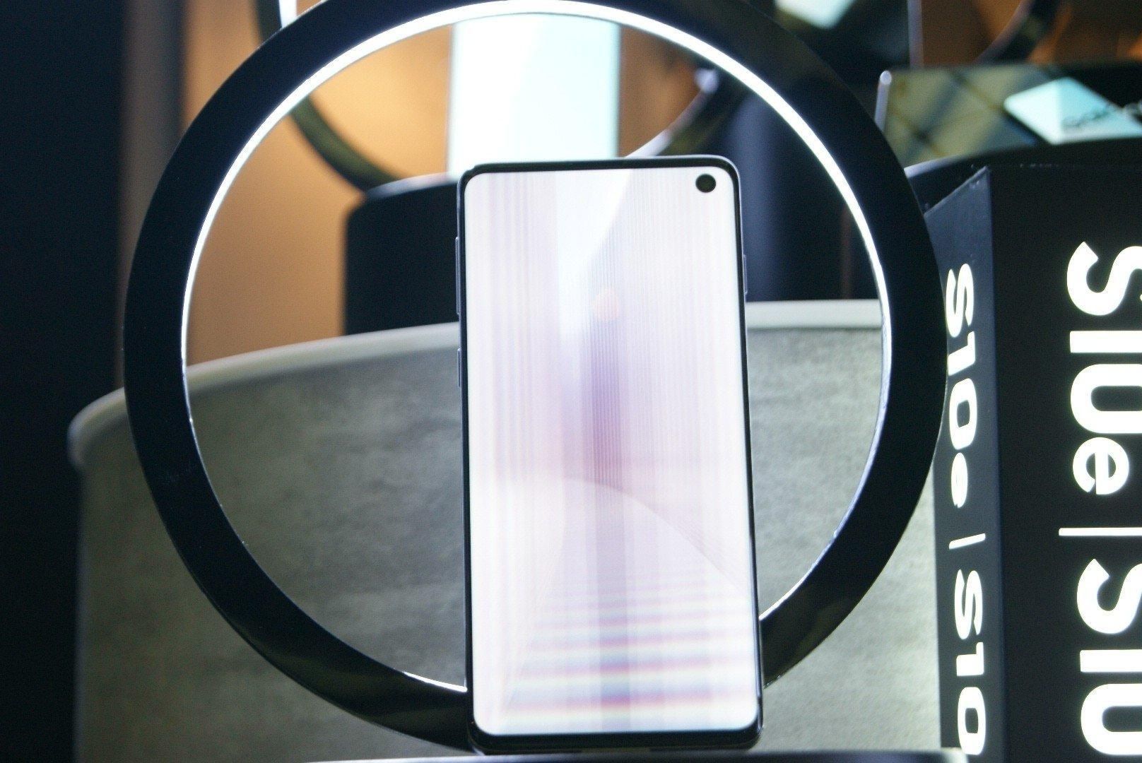 На Samsung подали в суд за рекламу, которая "обманывает" На Samsung подали в суд за рекламу, которая "обманывает"