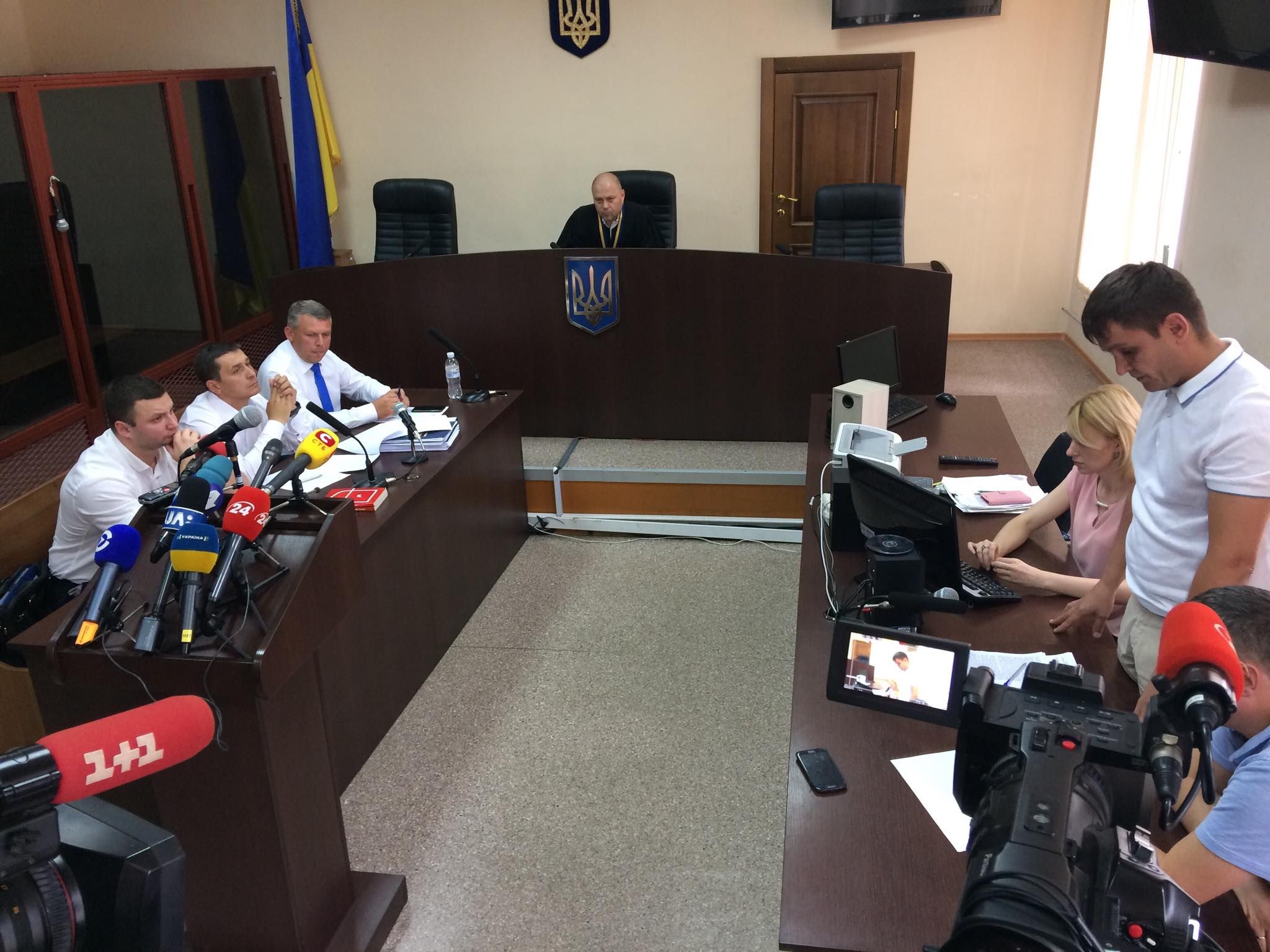 Суд по аресту имущества Ющенко: адвокат назвал абсурдом обвинения в сговоре с Януковичем