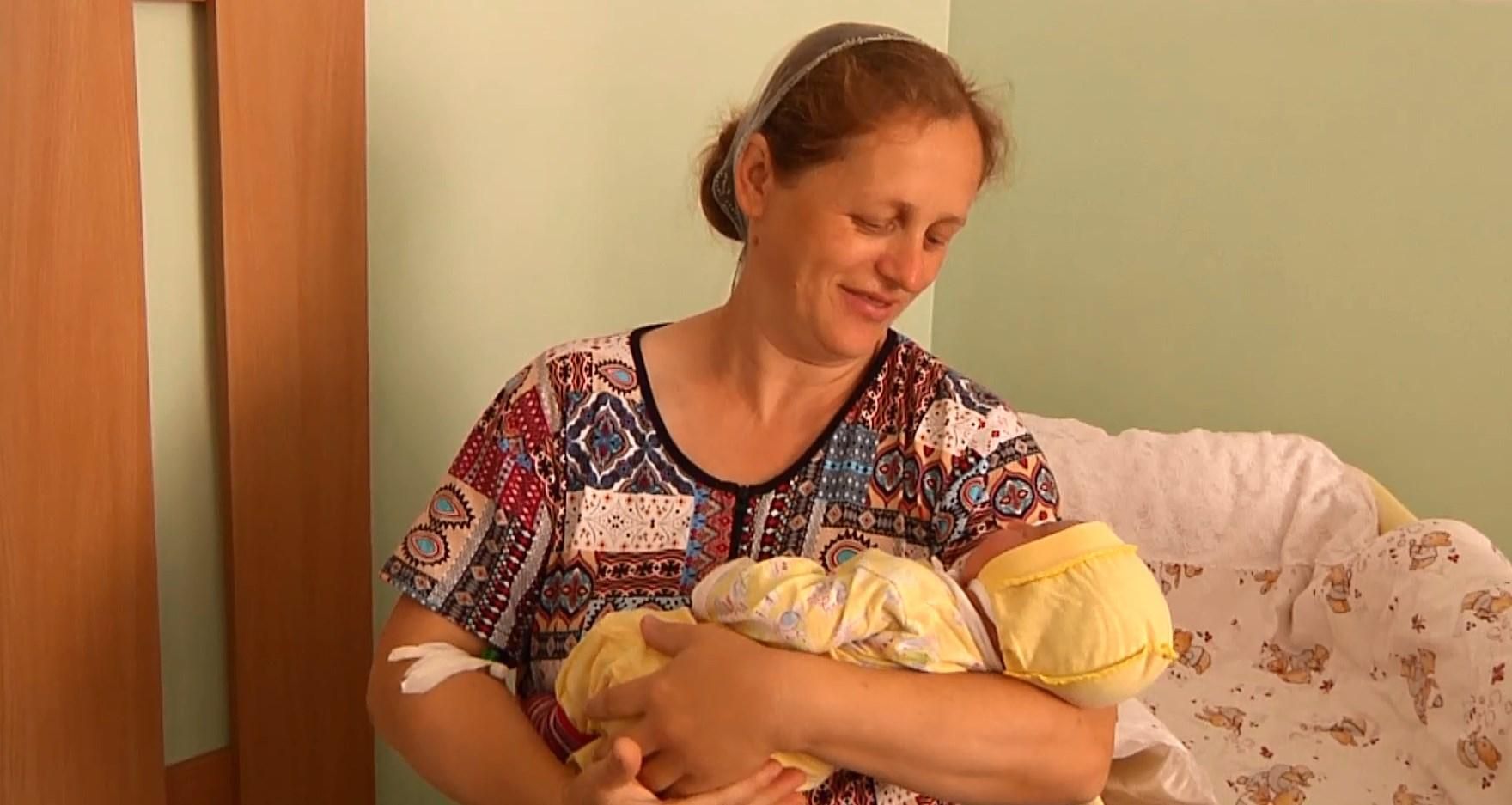 Жінка народила 14-у дитину: як живе велика родина на Житомирщині