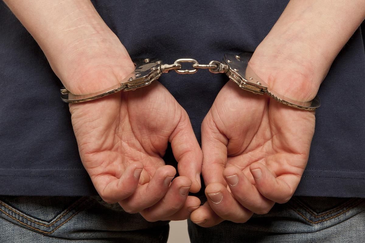 12 украинцев задержали в Польше на нелегальной фабрике сигарет 12 украинцев задержали в Польше на нелегальной фабрике сигарет