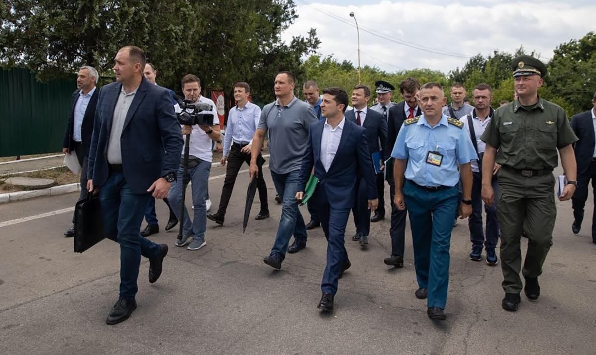 Зеленський вимагає звільнення голів обласних митниць Західної України протягом двох діб