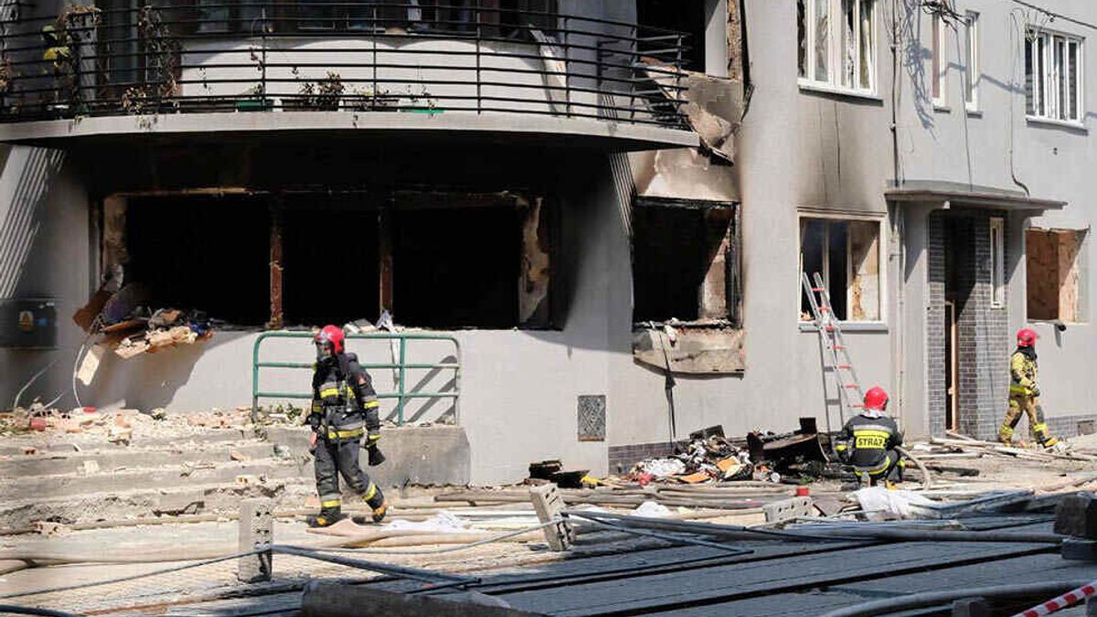 У Польщі вибухнув газ у житловому будинку: серед загиблих діти (фото та відео) У Польщі вибухнув газ у житловому будинку: серед загиблих діти (фото та відео)