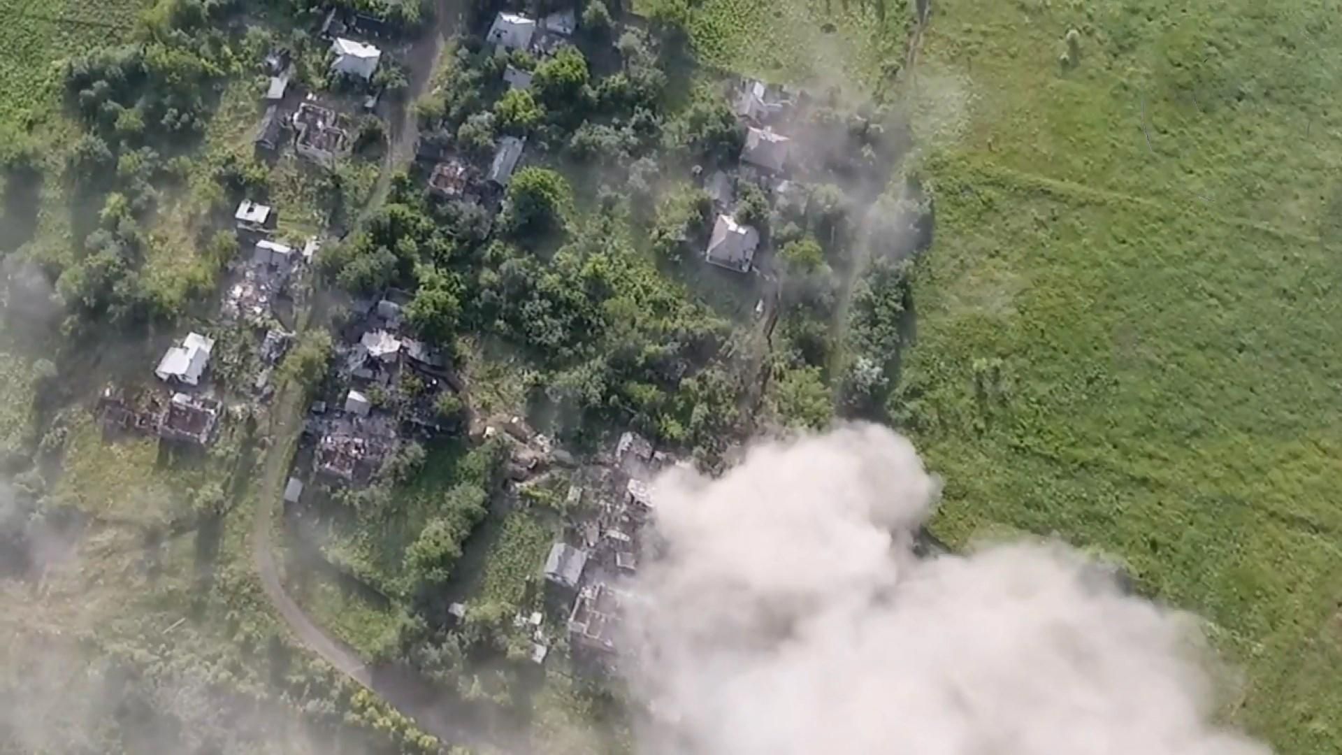 Украинские бойцы разгромили еще одну позицию боевиков: впечатляющее видео Украинские бойцы разгромили еще одну позицию боевиков: впечатляющее видео