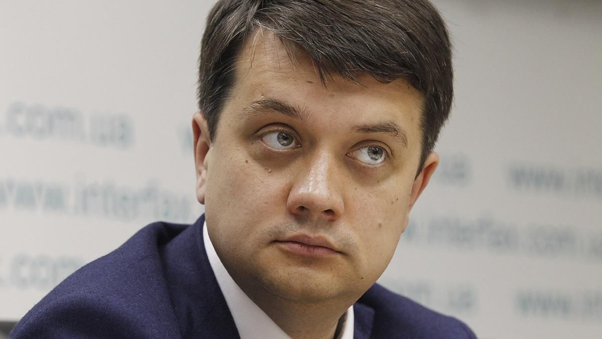 Поки в нас є окуповані території – під час ефірів я говоритиму російською мовою, – Разумков Поки в нас є окуповані території – під час ефірів я говоритиму російською мовою, – Разумков