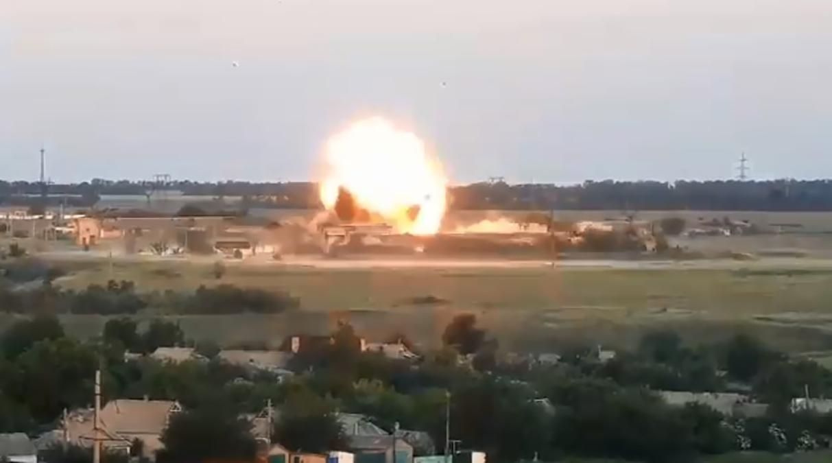 Боевики показали, как обстреливают ВСУ и население на Донбассе: шокирующее видео Боевики показали, как обстреливают ВСУ и население на Донбассе: шокирующее видео