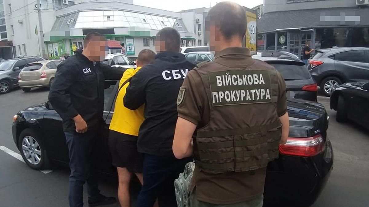 Полицейский требовал 8 тысяч долларов за закрытие уголовного производства: фото Полицейский требовал 8 тысяч долларов за закрытие уголовного производства: фото