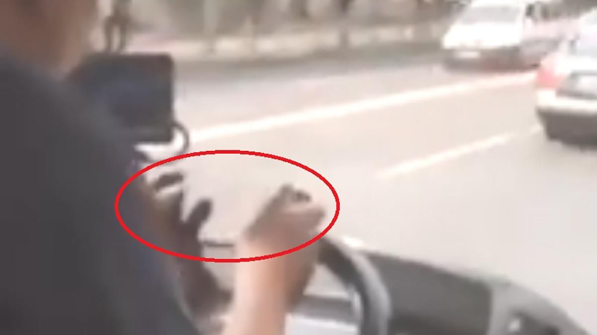 У Києві водій автобуса під час руху грав за кермом у гру на смартфоні: відео