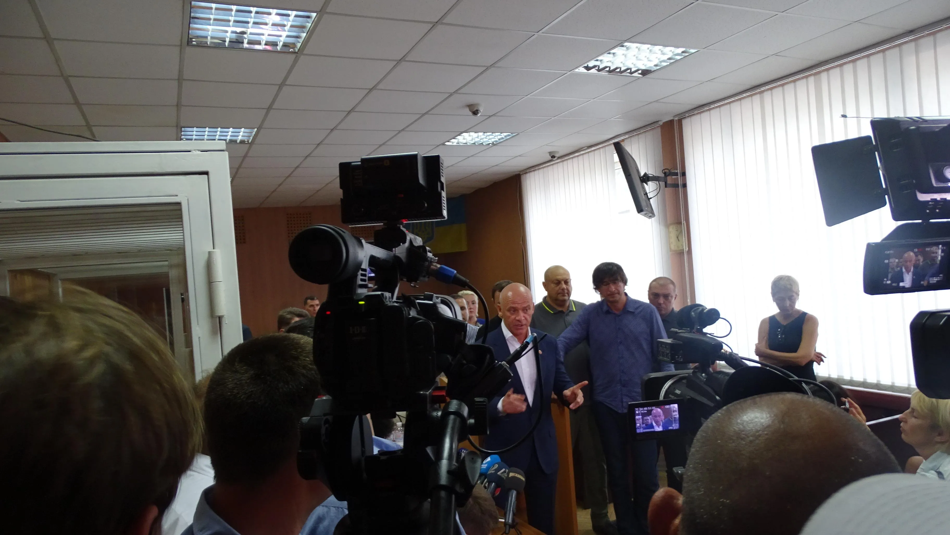 Геннадій Труханов під час прес-брифінгу в суді