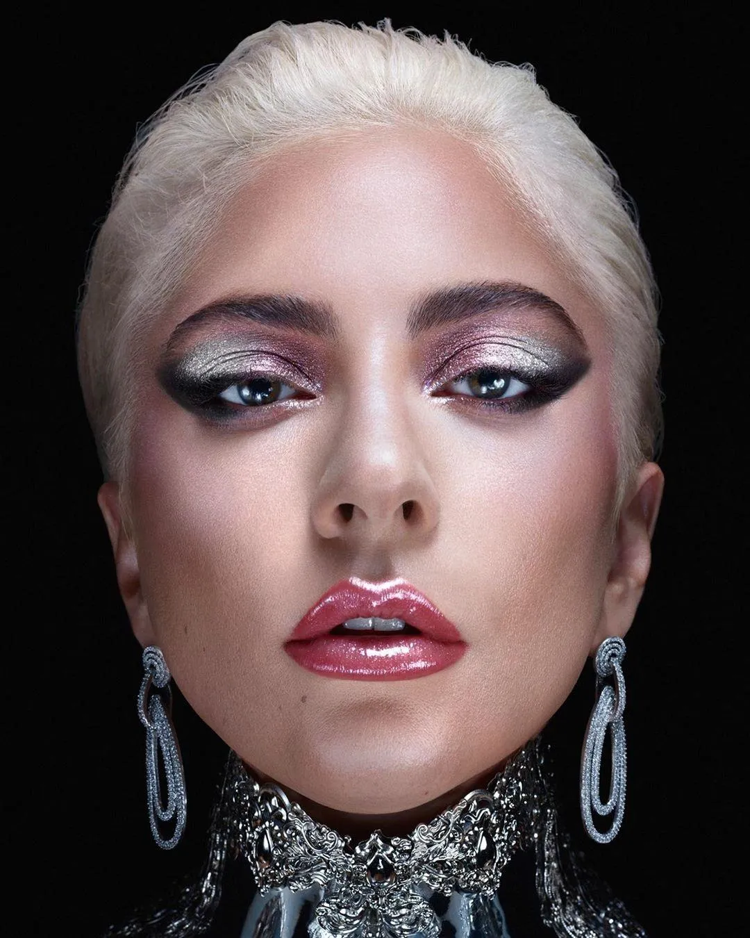 Леді Гага пояснила, чому обирає ефектні образи 