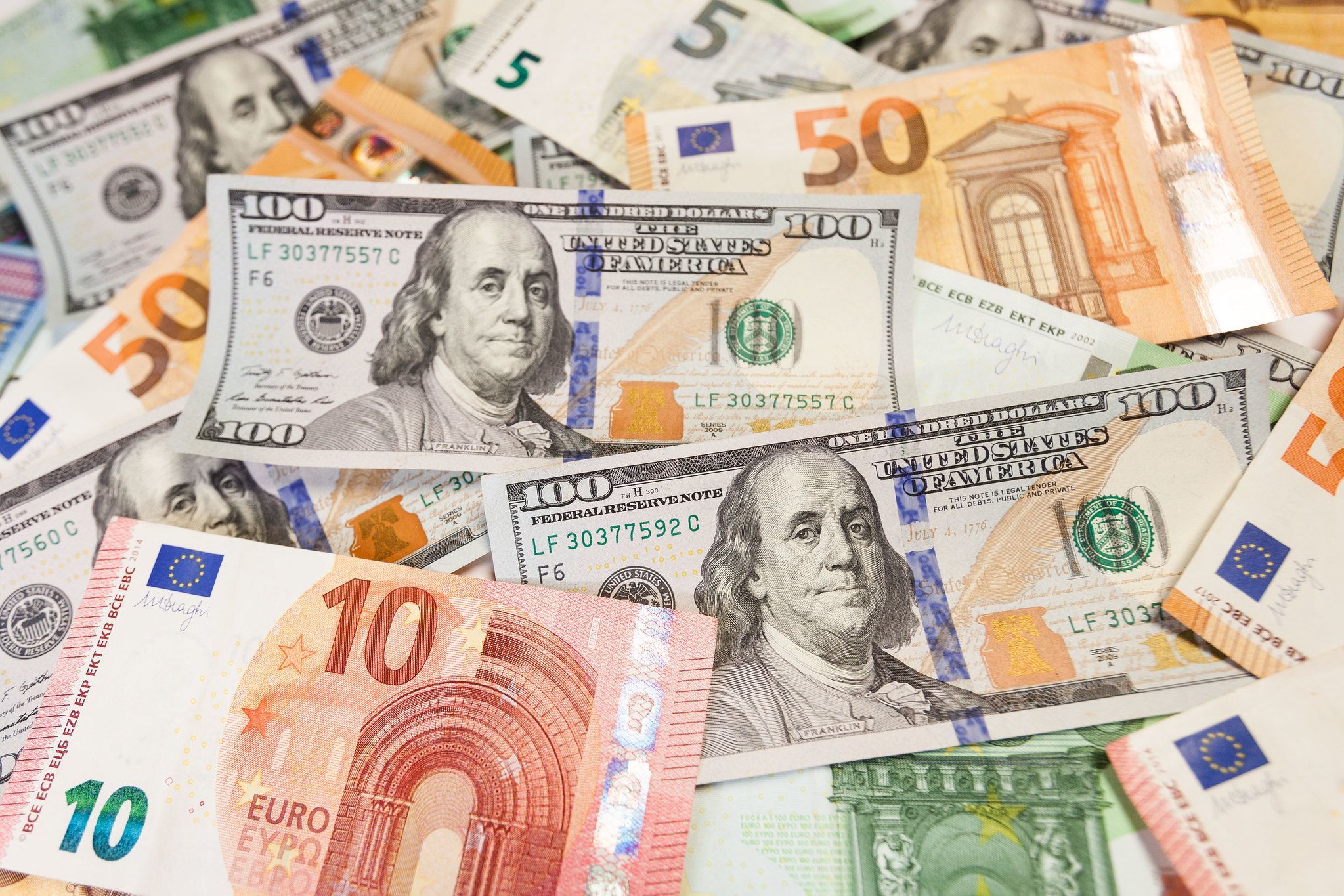 Наличный курс валют - курс доллара и евро на 10 июля 2019